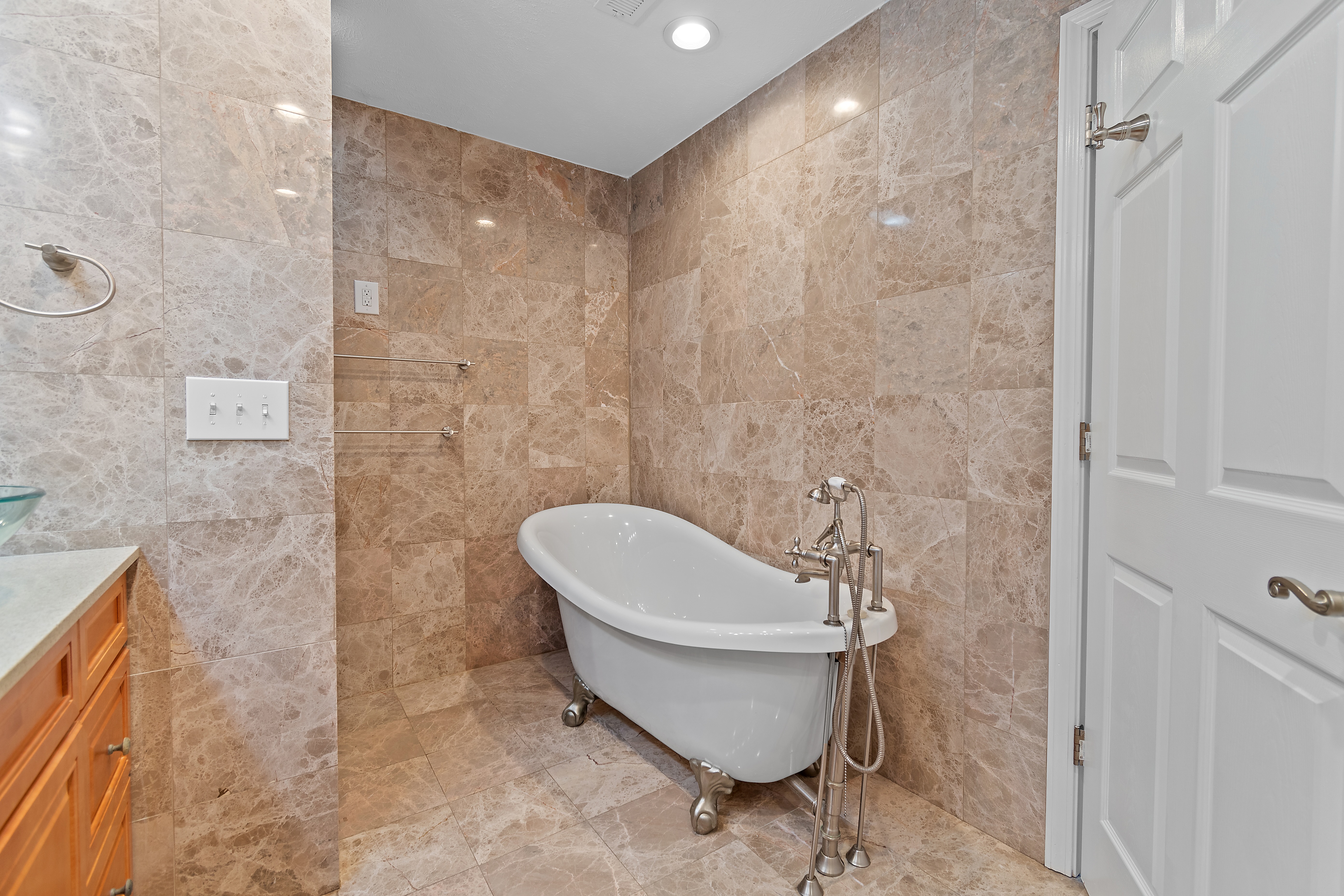 100532548 | Photo 18